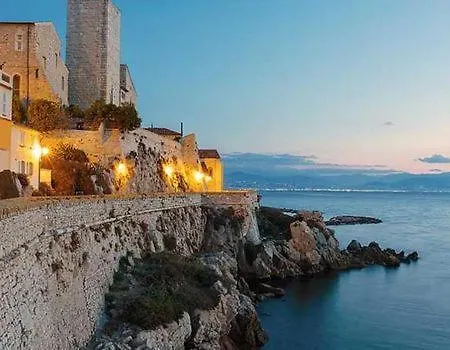 2p Dernier Etage Vue Mer,piscine,tennis,wifi,plage * Antibes