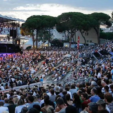 2p Dernier Etage Vue Mer,piscine,tennis,wifi,plage Antibes